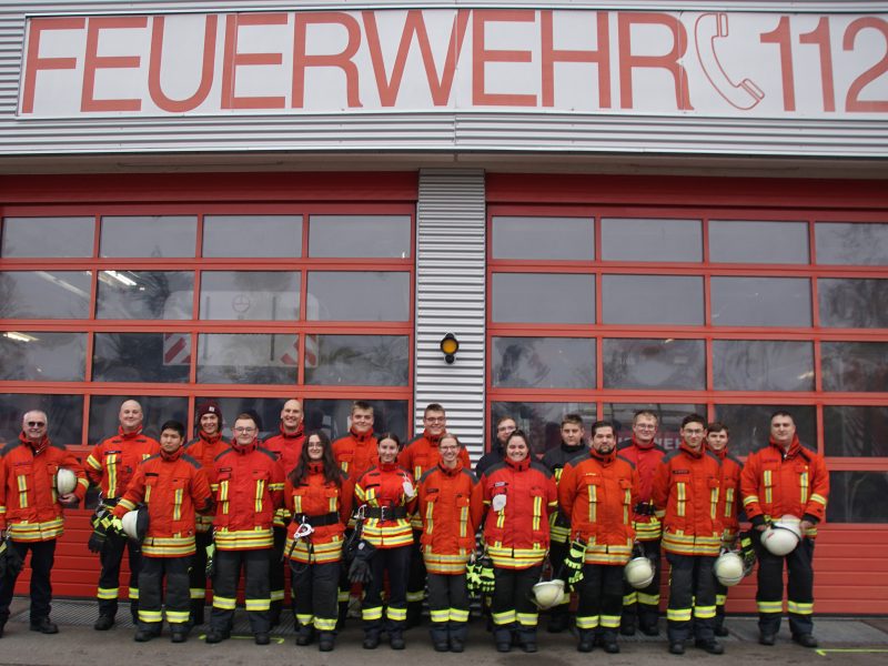 Grundausbildung mit ehemaligen Mitgliedern der Jugendfeuerwehr und Seiteneinsteigern bei der Feuerwehr in Gaggenau