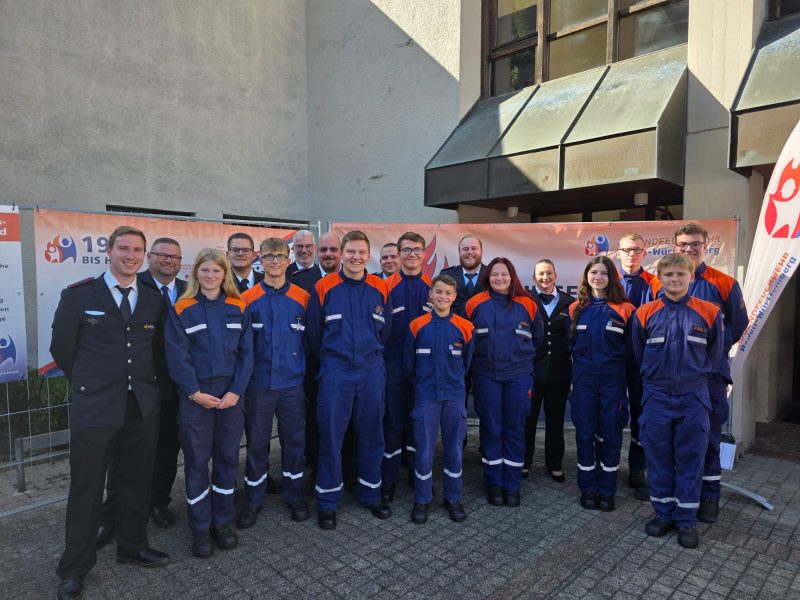 Besuch der Delegiertenversammlung der Jugendfeuerwehr Baden-Württemberg in Steinen-Höllstein Besuch der Delegiertenversammlung der Jugendfeuerwehr Baden-Württemberg in Steinen-Höllstein