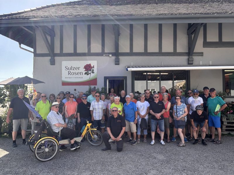 Feuerwehr Senioren und Witwen aus Rheinmünster zu Besuch bei SULZER Rosen in Sinzheim