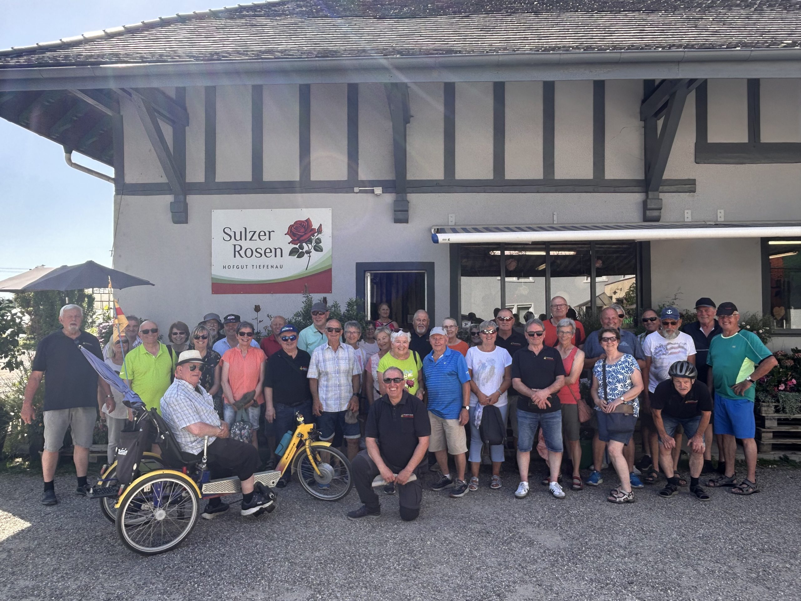 Feuerwehr Senioren und Witwen aus Rheinmünster zu Besuch bei SULZER Rosen in Sinzheim