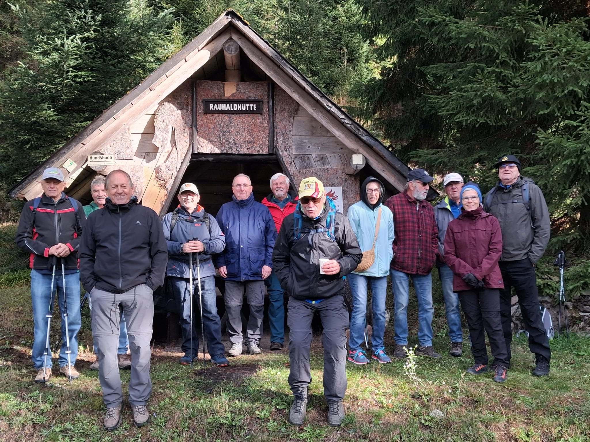 Feuerwehrsenioren aus Rheinmünster auf Wanderung von Unterstmatt über den Hochkopf zurück nach Unterstmatt